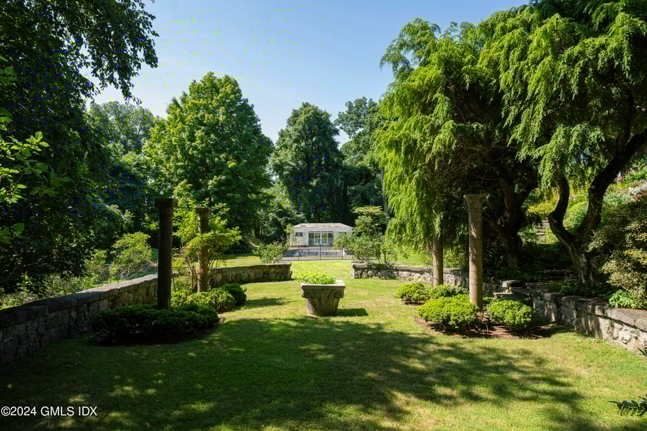 10 Cliffdale Road Photo 25