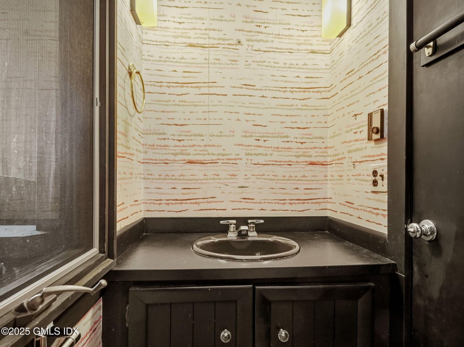 484 Cognewaugh Road Photo 32