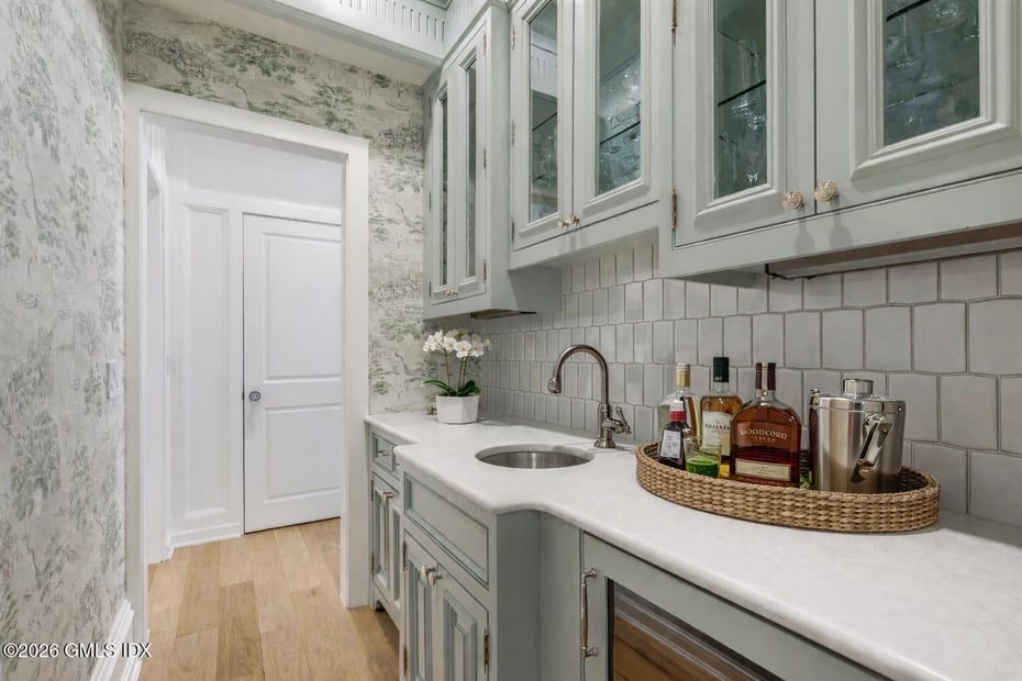 247 Riverside Avenue Photo 6