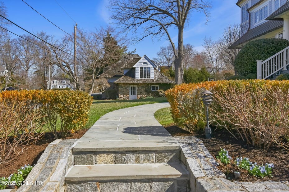26 Glen Avon Drive Photo 2