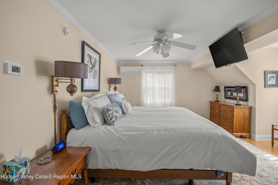 10 James Lane Photo 15