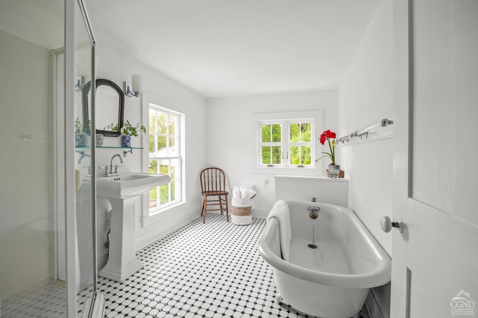 32 Albany Ave Photo 22