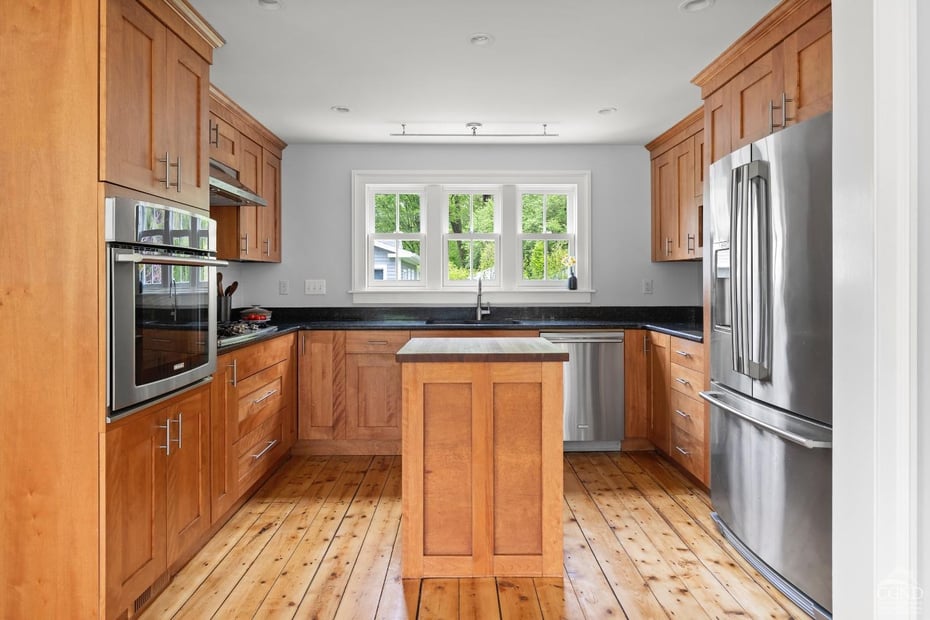 32 Albany Ave Photo 7