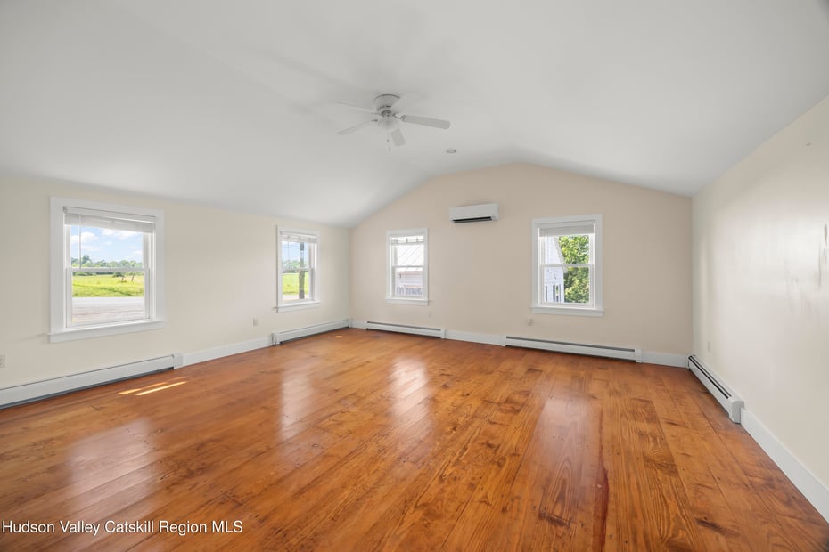 4 Lower Post Road Photo 17