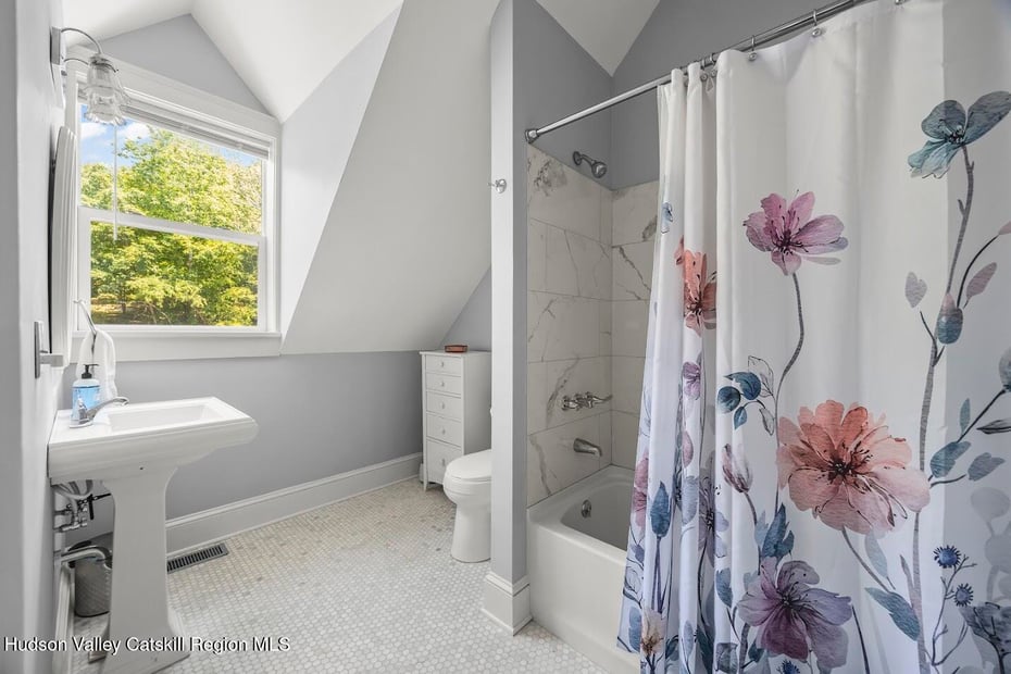 4 Greeley Road Photo 17