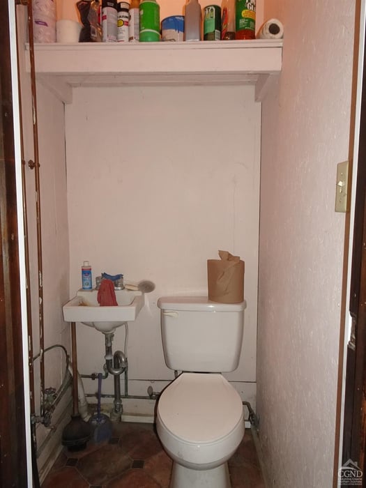 77 Ten Broeck Ave Photo 22