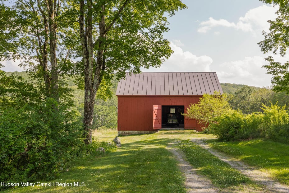 439 Kelly Road Photo 9