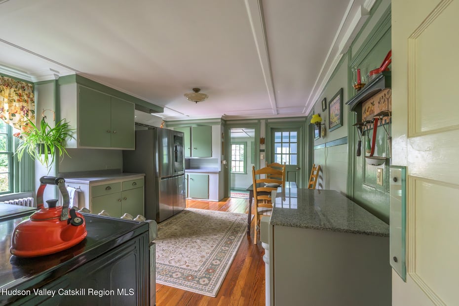 24 Albany Avenue Photo 16