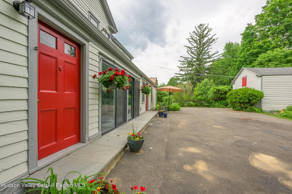 24 Albany Avenue Photo 60