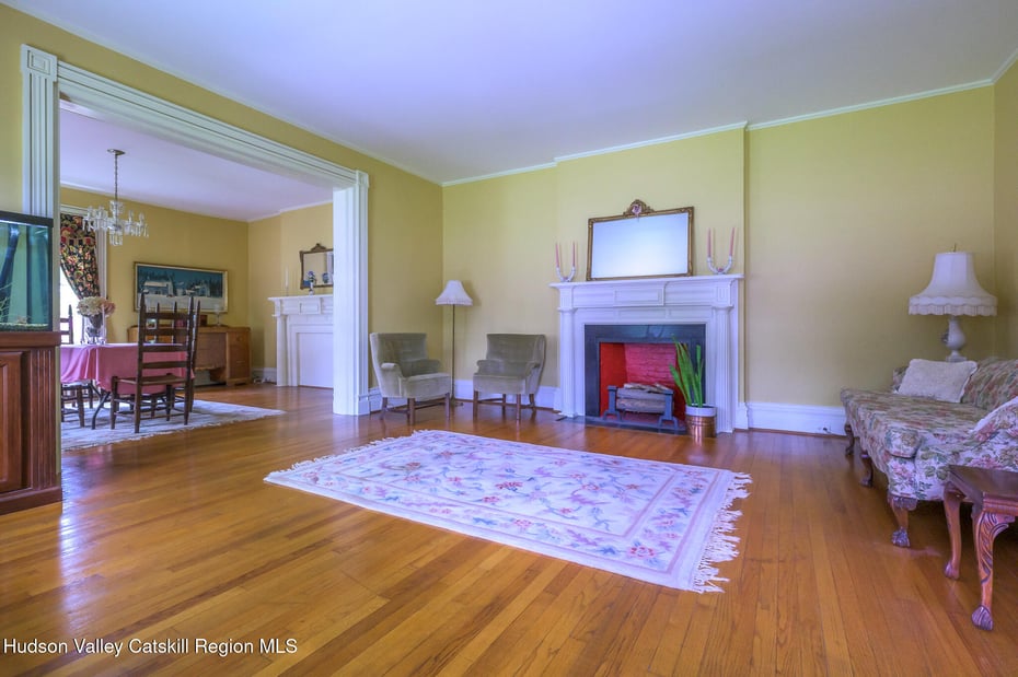 24 Albany Avenue Photo 10