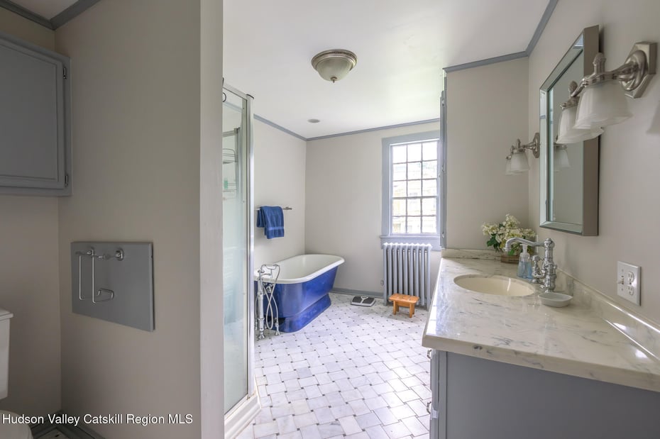 24 Albany Avenue Photo 21