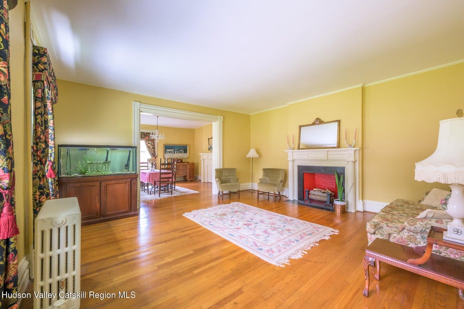 24 Albany Avenue Photo 11
