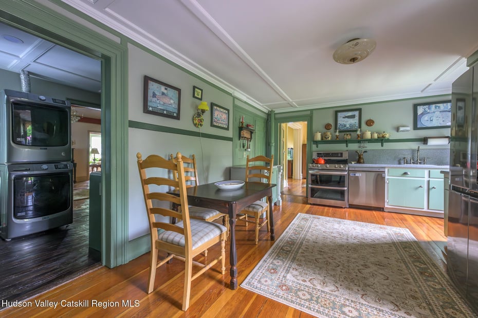 24 Albany Avenue Photo 17