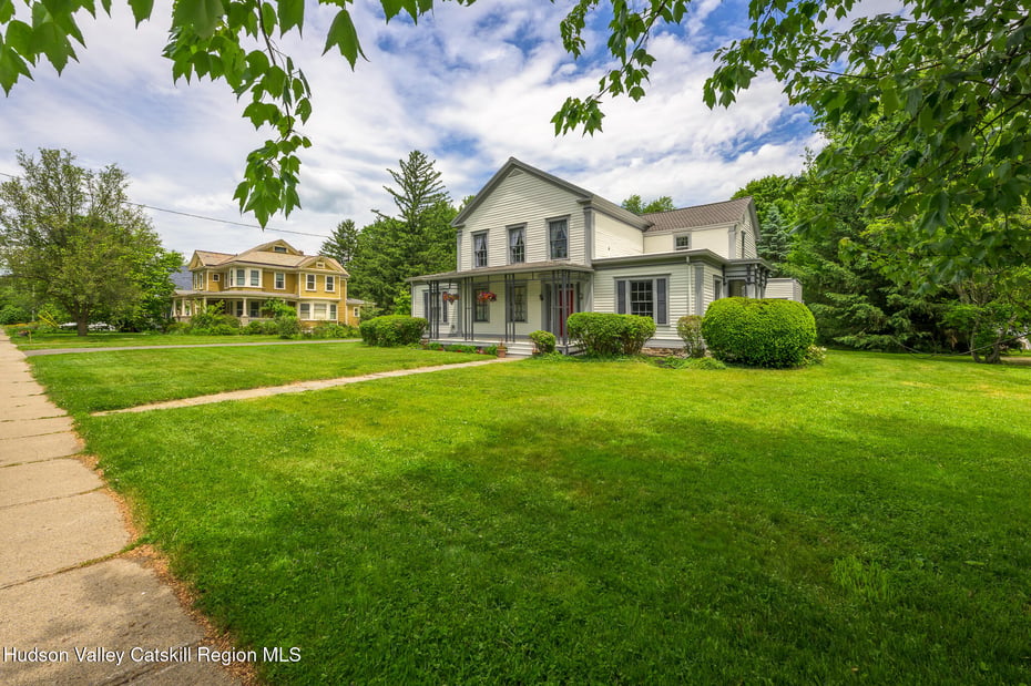 24 Albany Avenue Photo 2