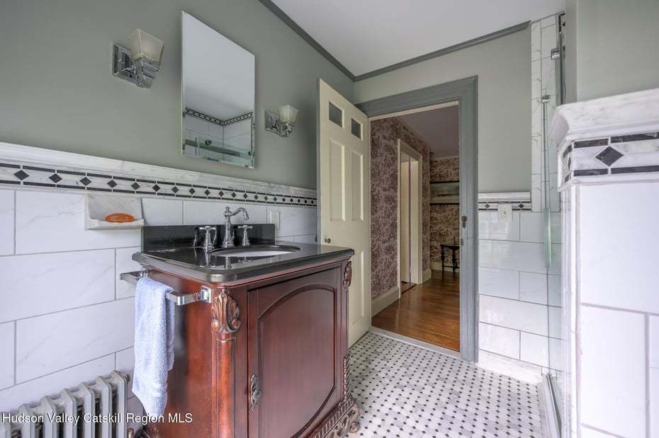 24 Albany Avenue Photo 23