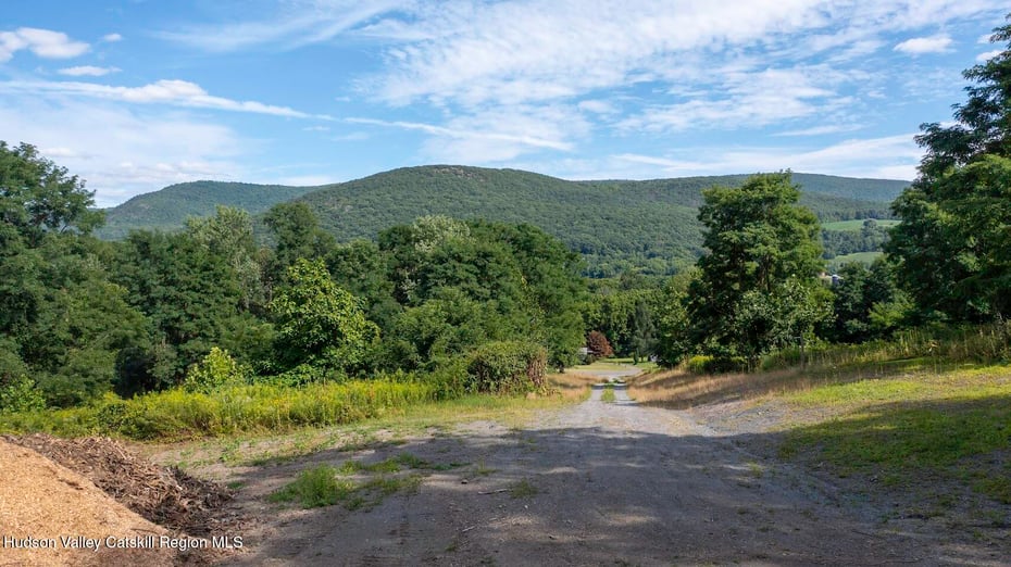 8025 Route 22 Stop 84 Photo 8