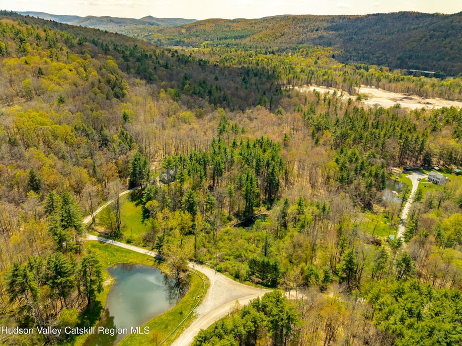 186 W Hand Hill Road Photo 12
