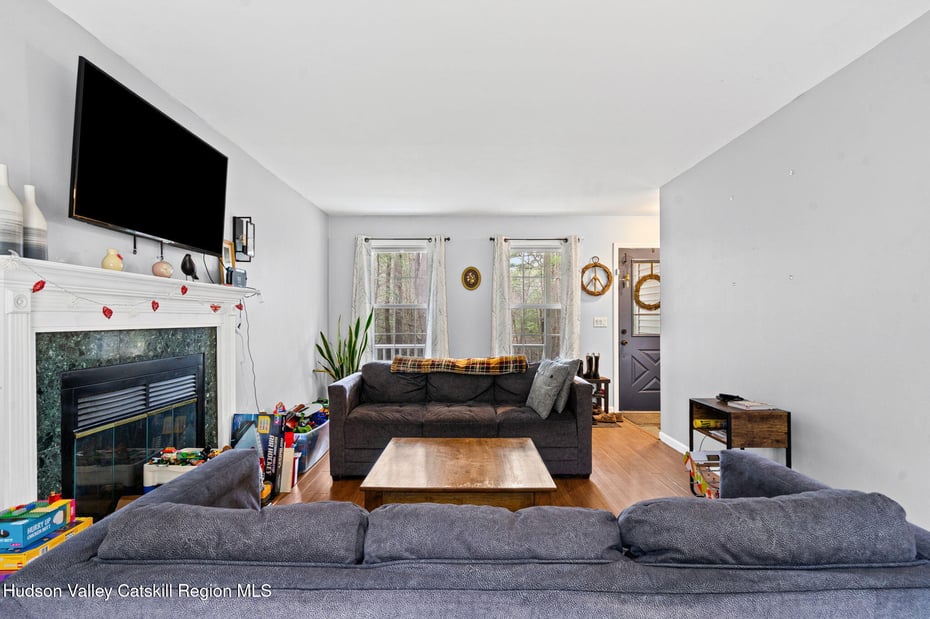 186 W Hand Hill Road Photo 4