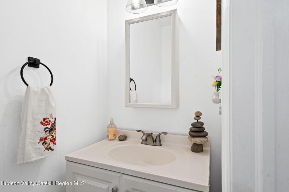 186 W Hand Hill Road Photo 7