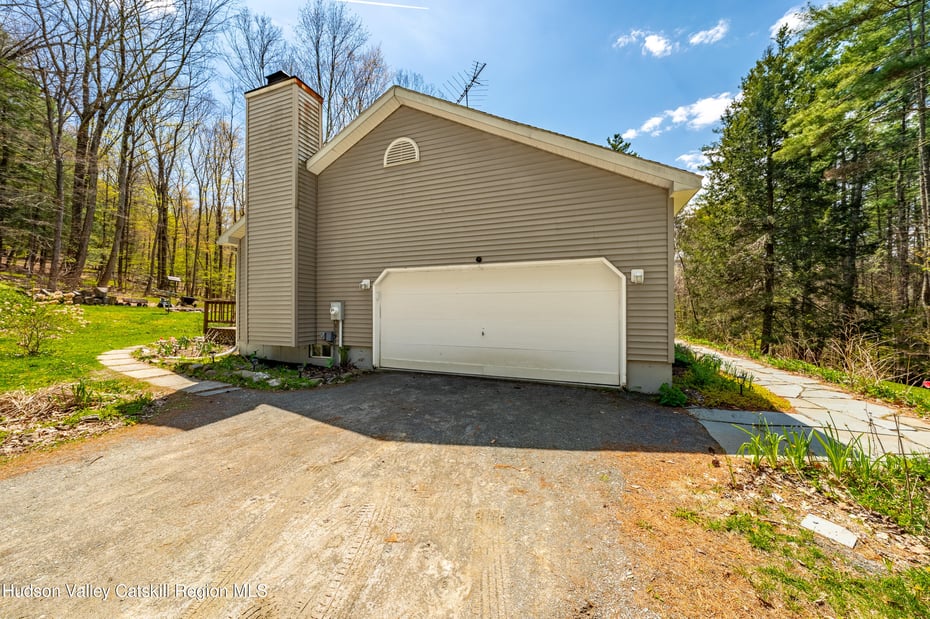 186 W Hand Hill Road Photo 9