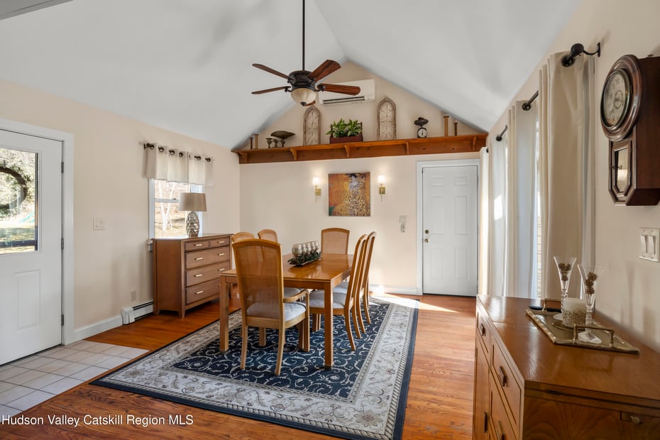 11 Presidential Drive Photo 3