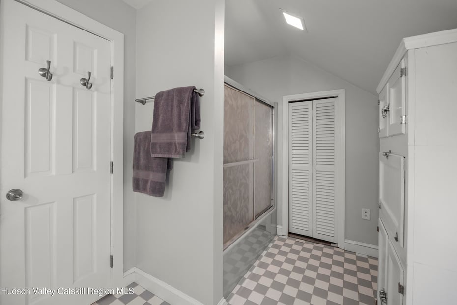 11 Presidential Drive Photo 18