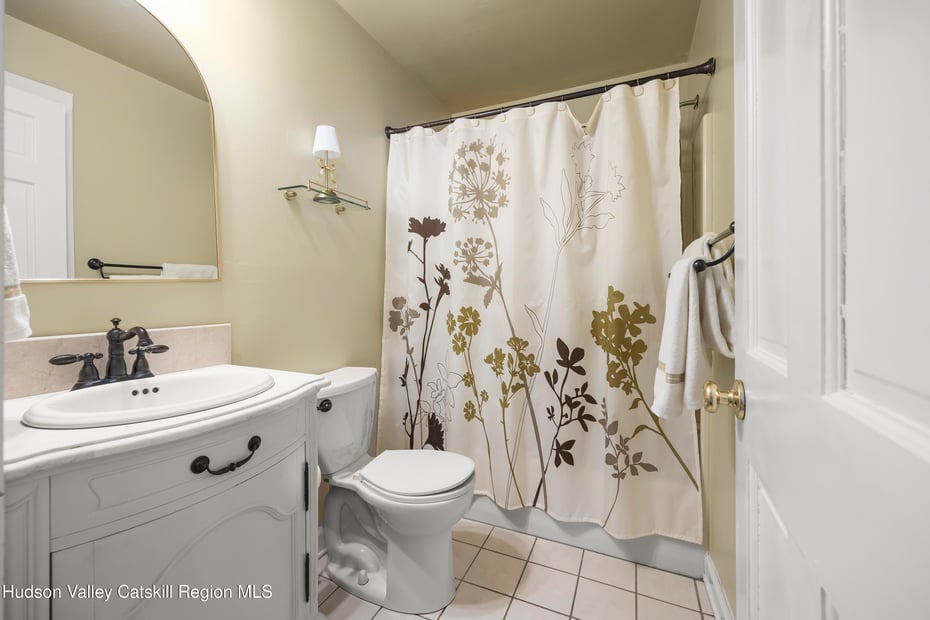 11 Presidential Drive Photo 9