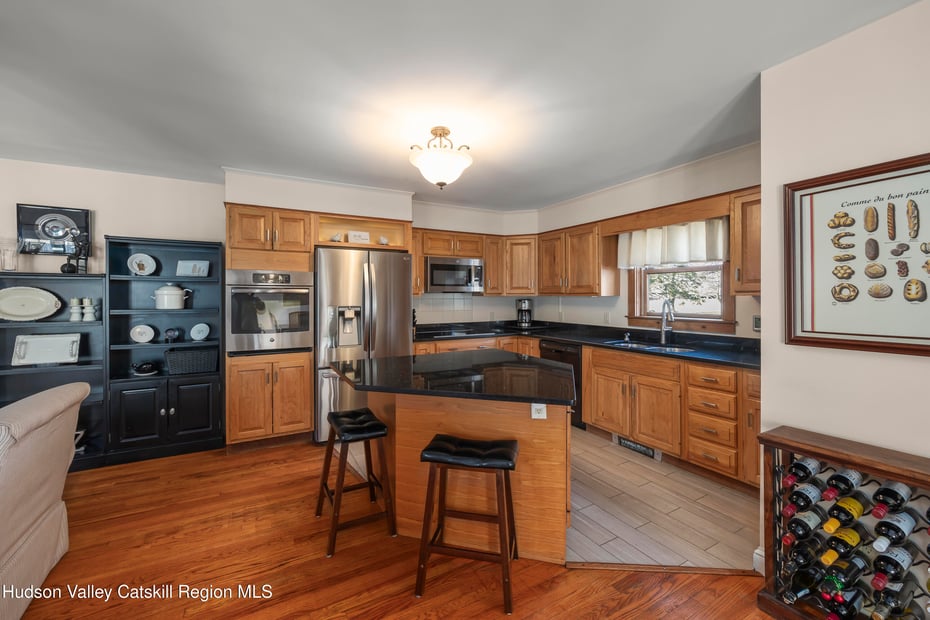 11 Presidential Drive Photo 5