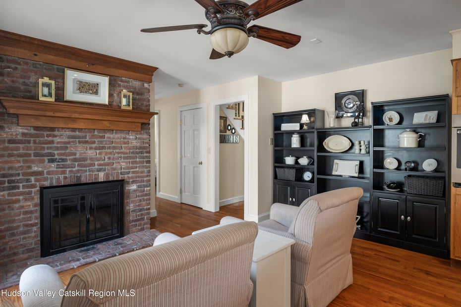 11 Presidential Drive Photo 8