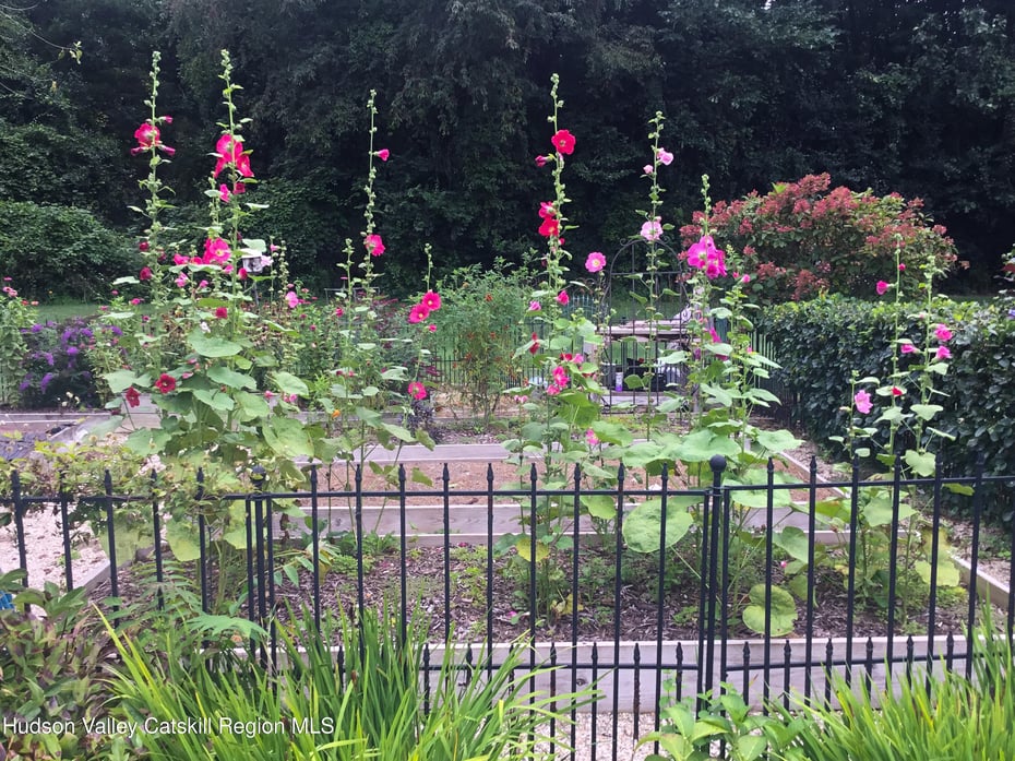 11 Presidential Drive Photo 23