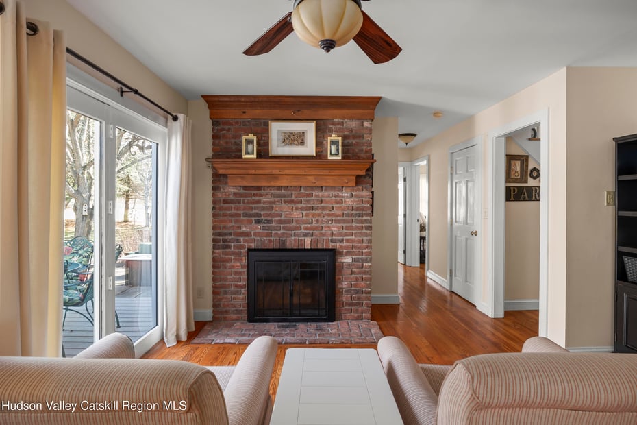 11 Presidential Drive Photo 4