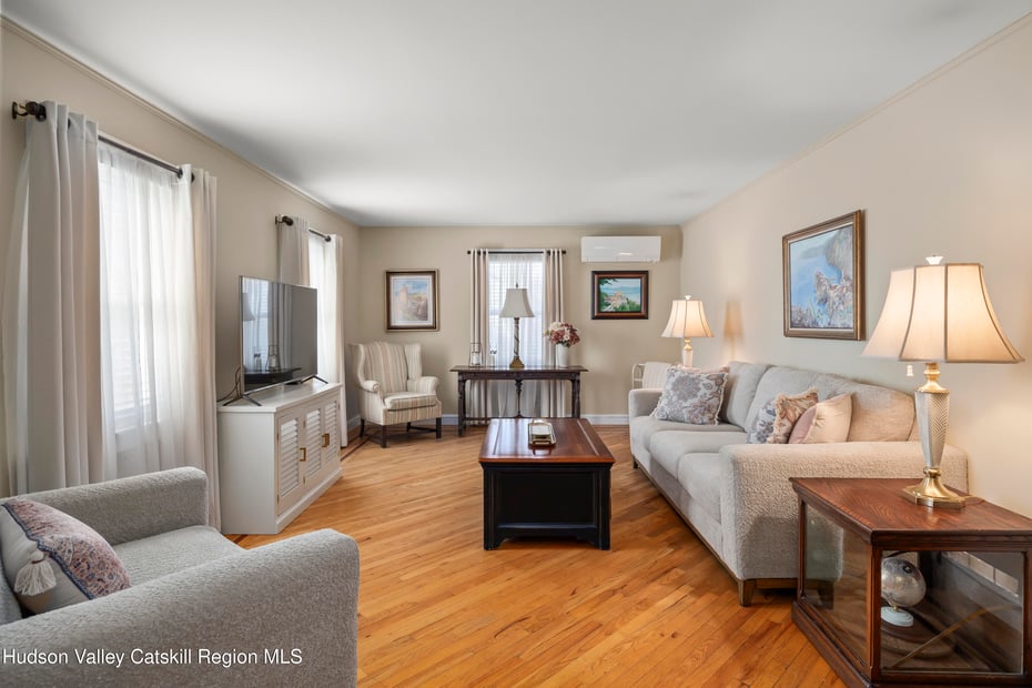 11 Presidential Drive Photo 2