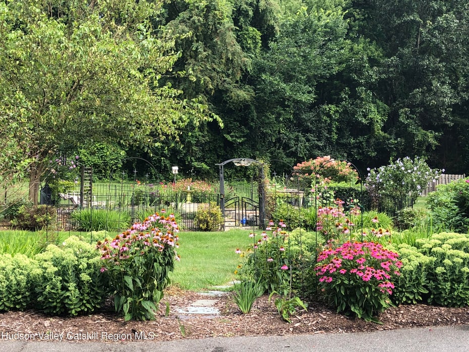 11 Presidential Drive Photo 26