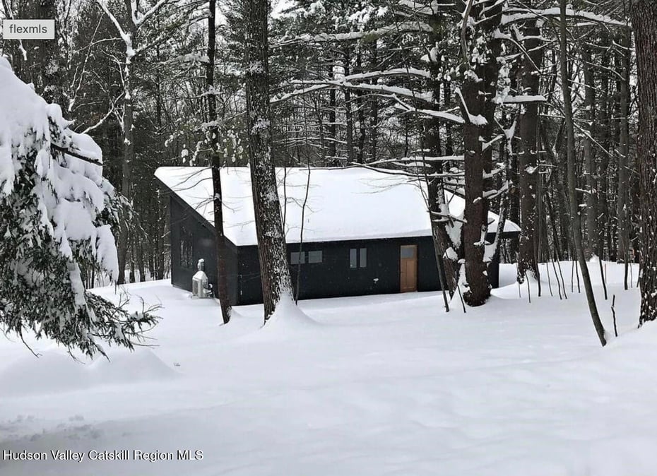 60 Connacher Road Photo 2