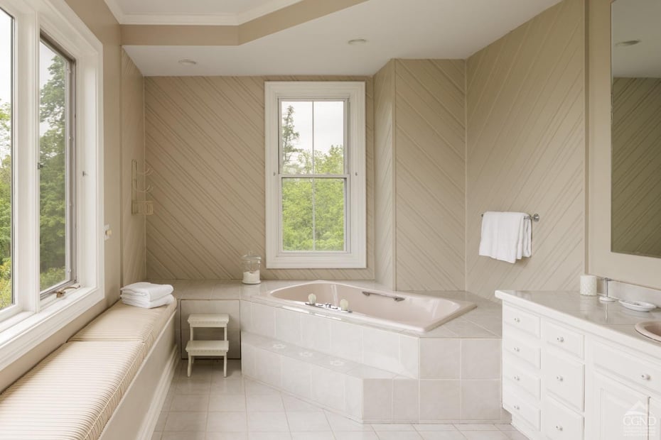 Hudson Commercial Photo 17