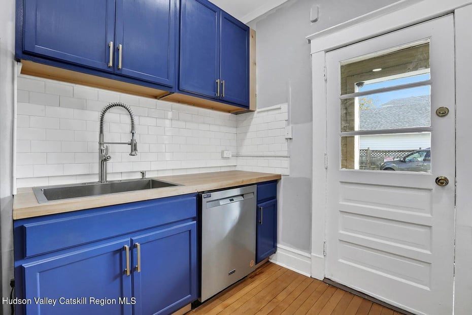 34-36 Fairview Avenue Photo 5