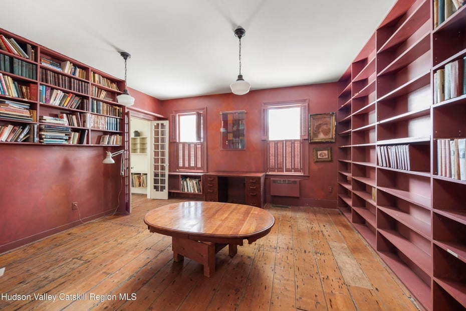 83 Silvernail Photo 4