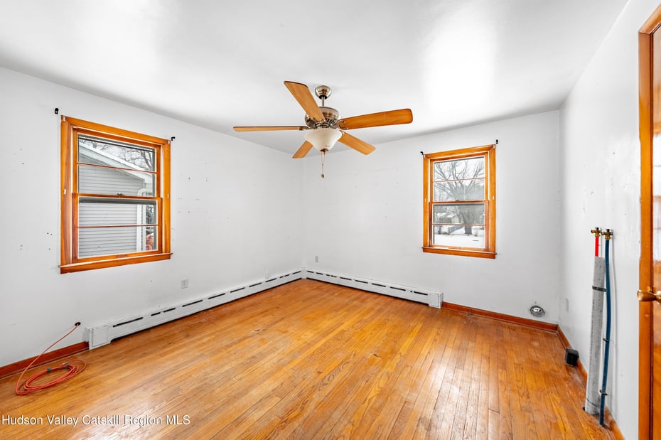 146 Joslen Boulevard Photo 12