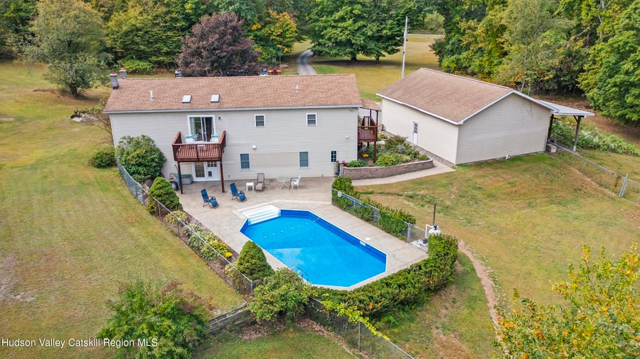 221 Tice Hill Road Photo 6