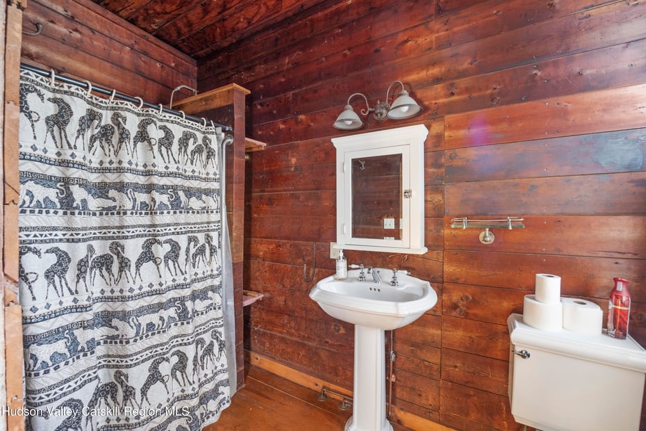 242 Main St Street Photo 25