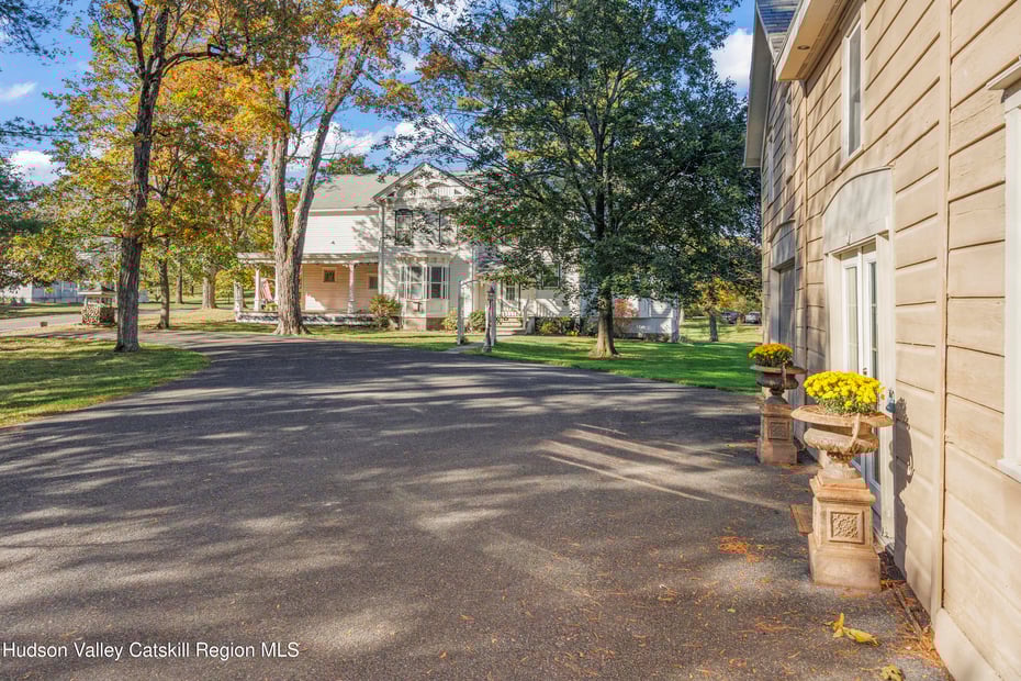 242 Main St Street Photo 22