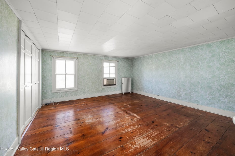 242 Main St Street Photo 17