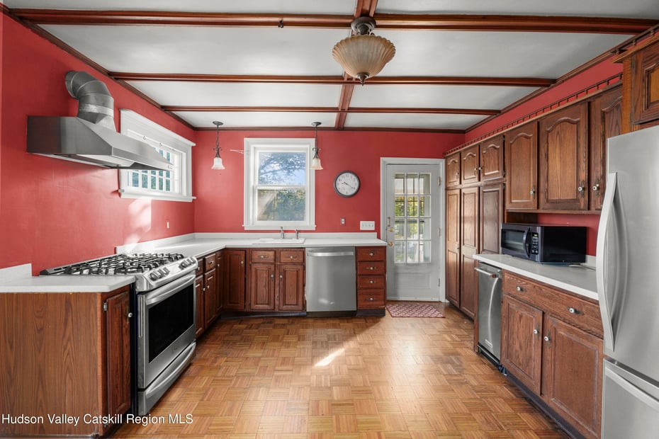 242 Main St Street Photo 7