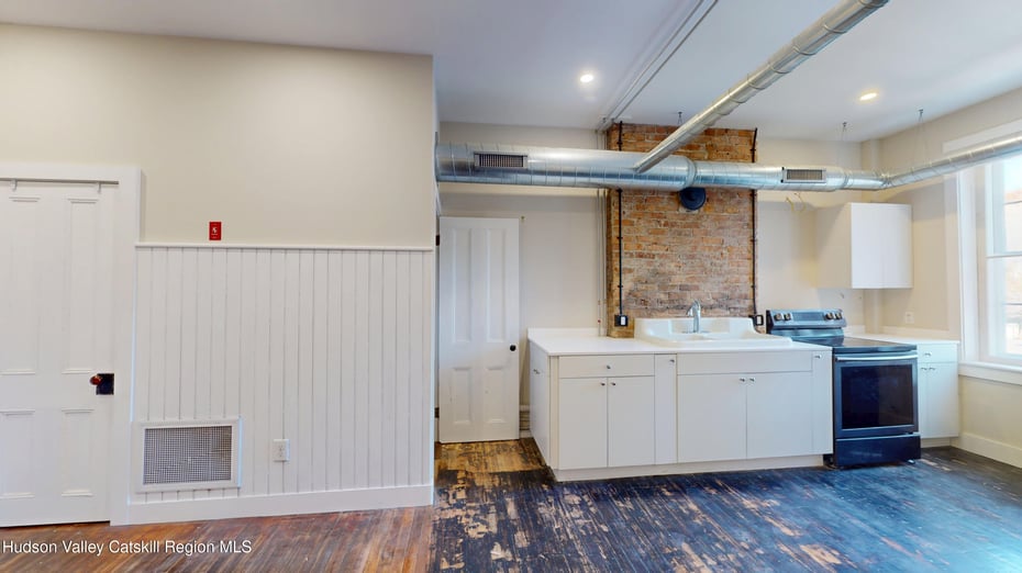 35 Main Street Photo 6