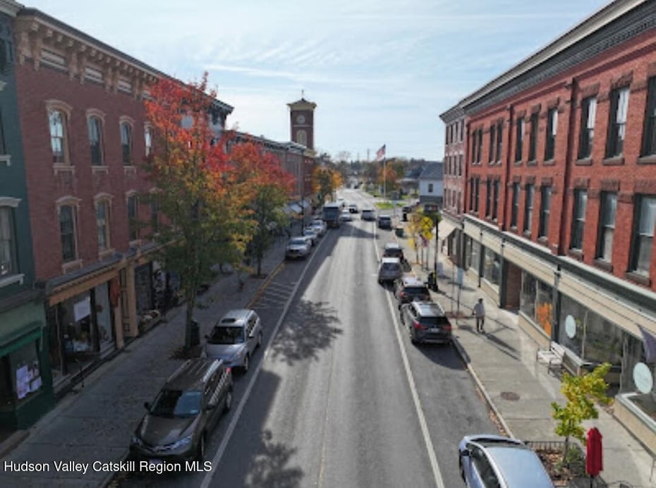 35 Main Street Photo 17