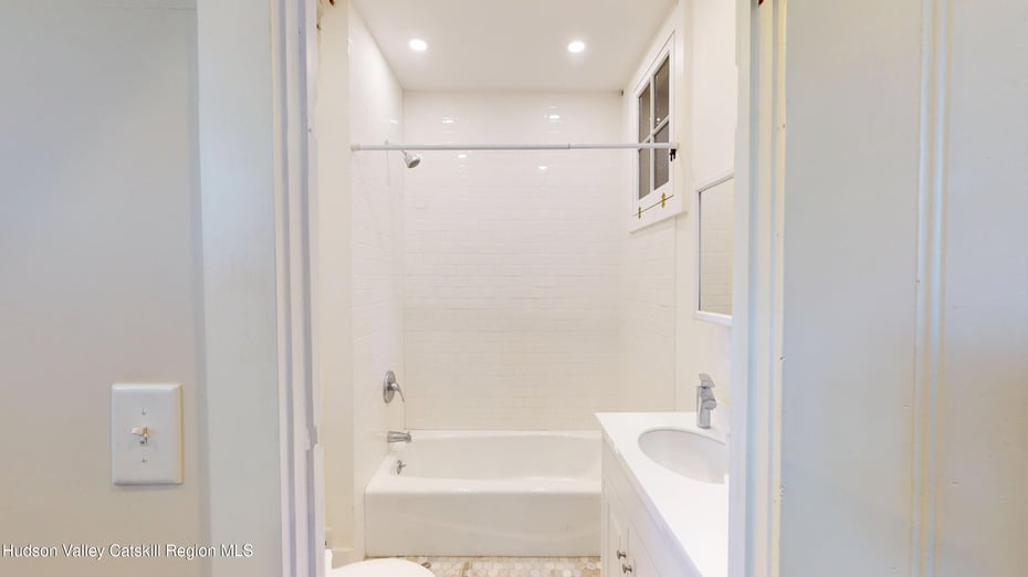 35 Main Street Photo 8