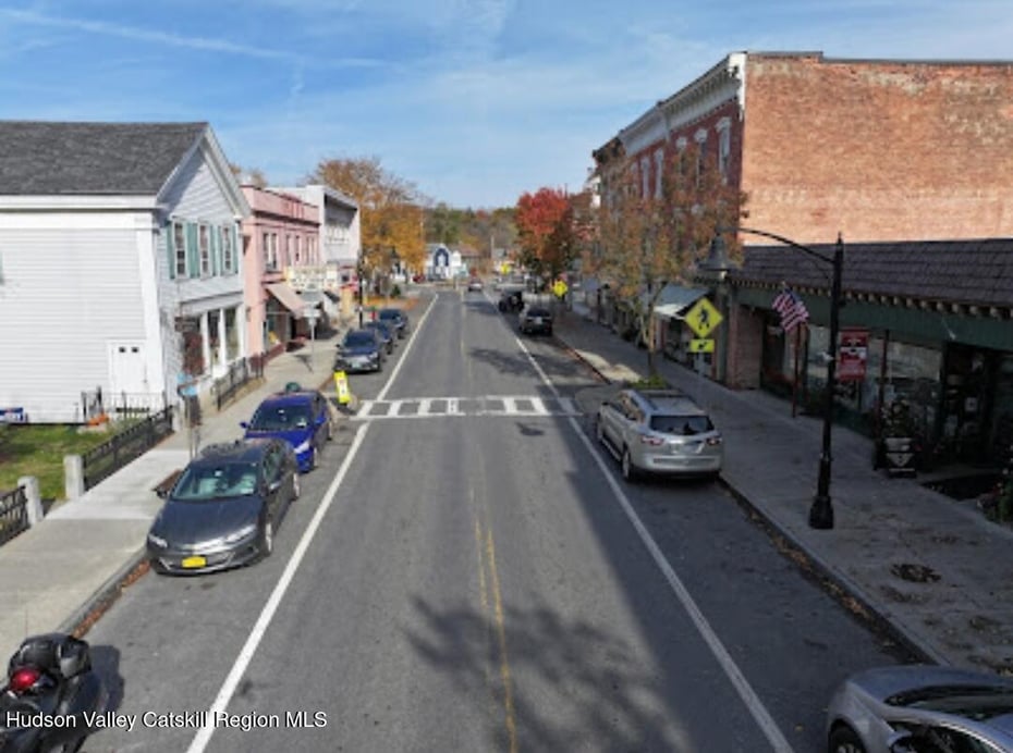 35 Main Street Photo 16