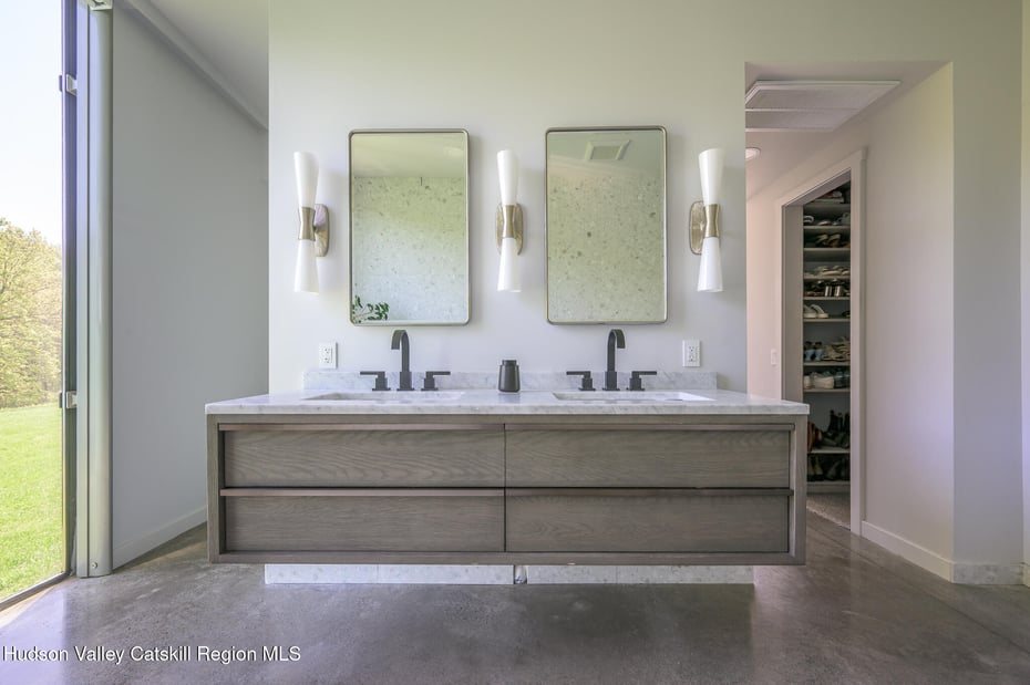 837 Carlson Road Photo 32