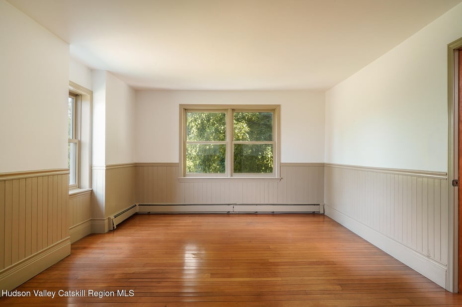 291 Hennett Road Photo 17