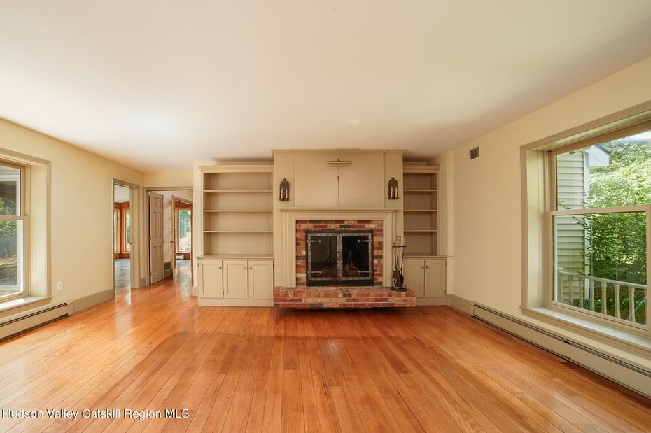 291 Hennett Road Photo 13